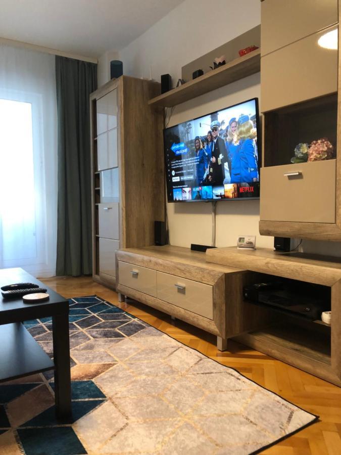 Adrian Home, Central โปลเยชต์ ภายนอก รูปภาพ